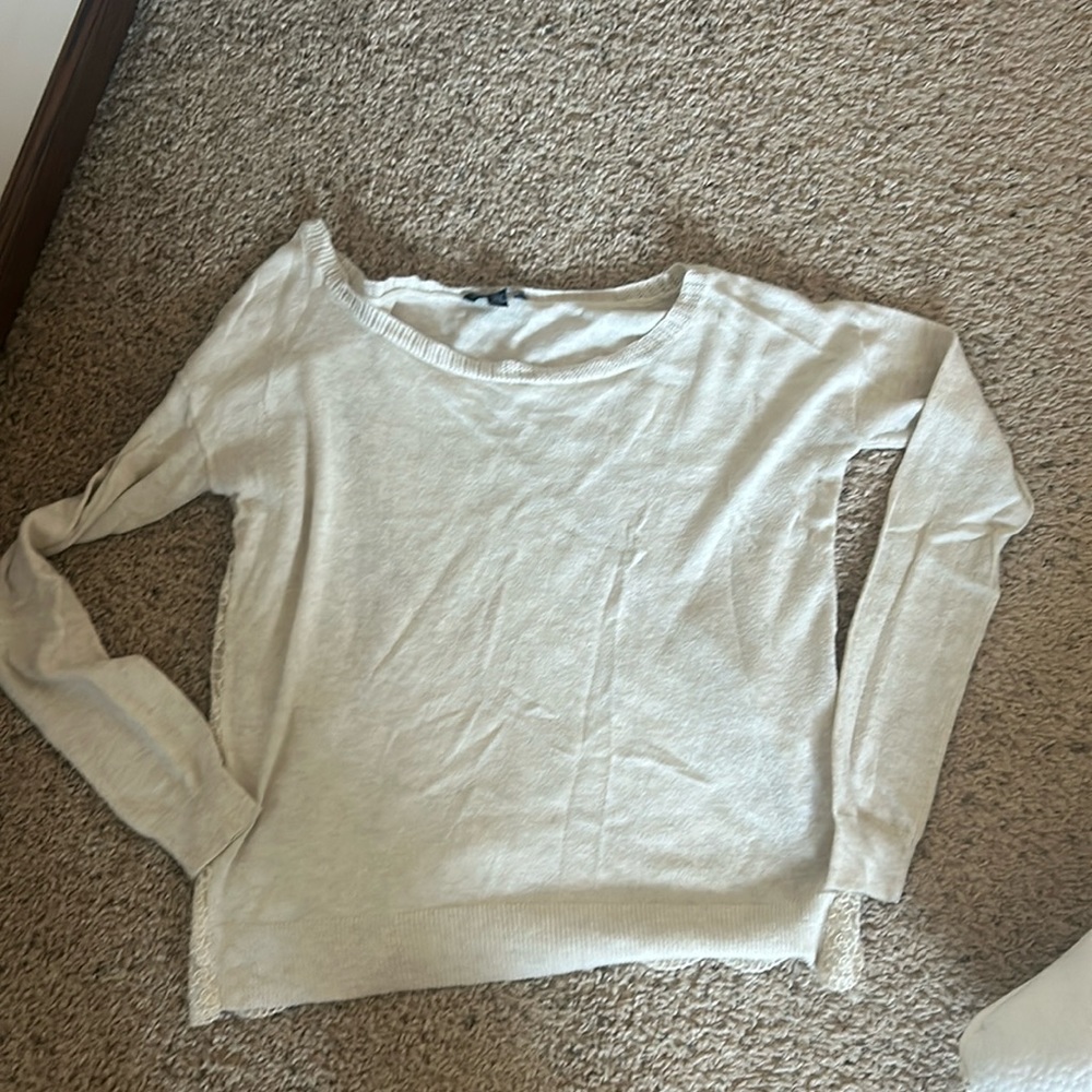 American Eagle soft, lace back lightweight top